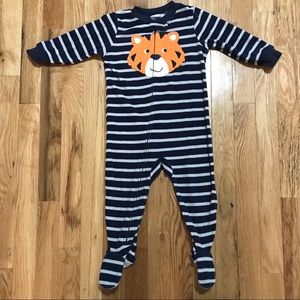 🔶 3 for $10 - Carters 18 mo micro fleece onesie
